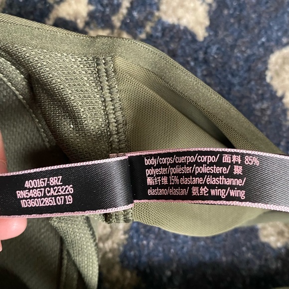 Victoria’s Secret Lightweight Cage Front Sports Bra - Picture 4 of 4